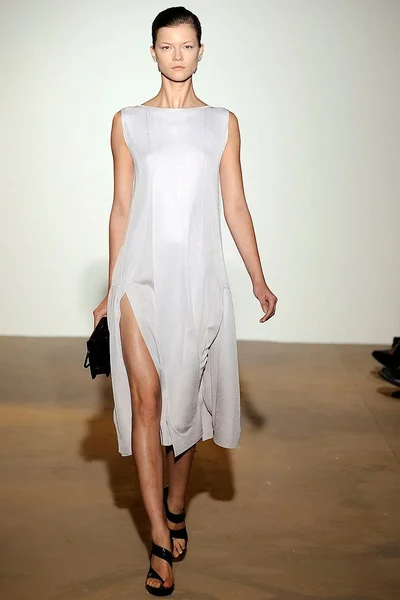 Look 18